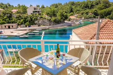 One-Bedroom Apartment with Sea View in Blato