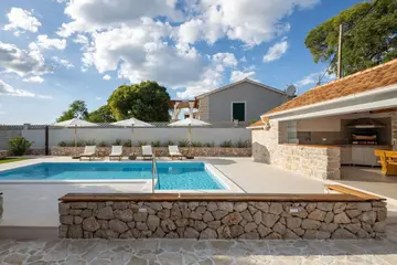 Stone Villa in Primošten for up to 8 Guests