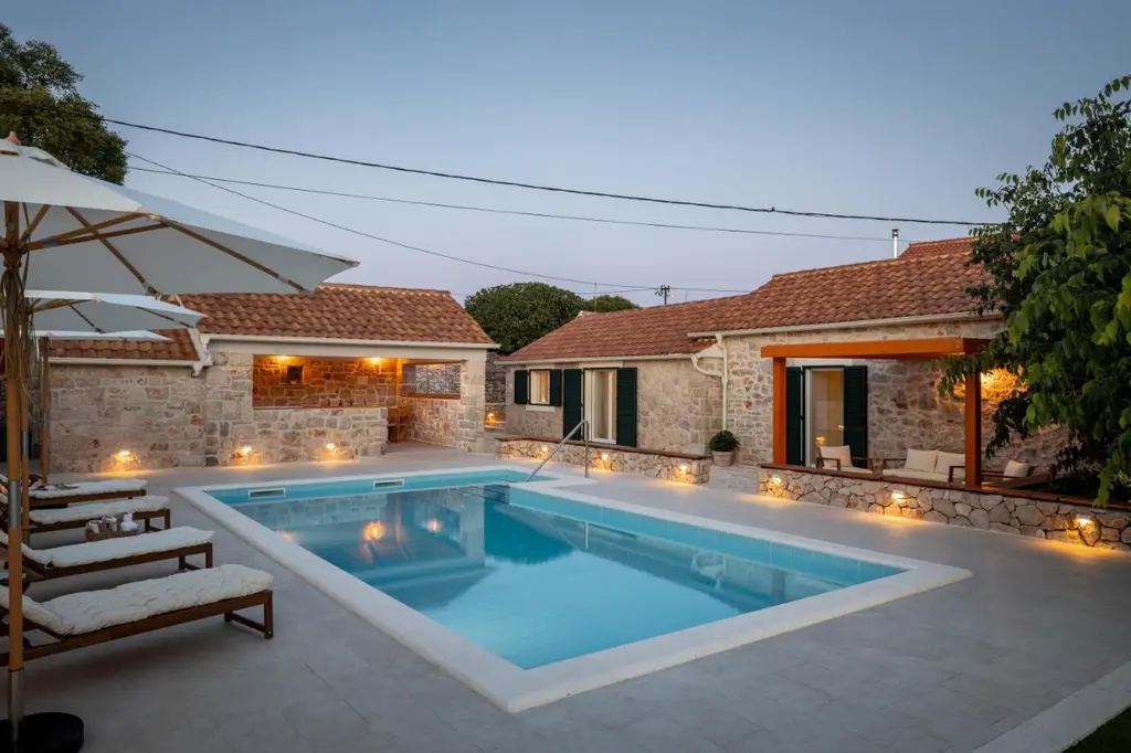 Stone Villa in Primošten for up to 8 Guests