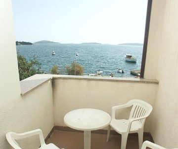 Seafront Sea-View Apartment in Šibenik for 3