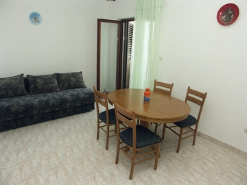 Seafront Sea-View Apartment in Šibenik for 3