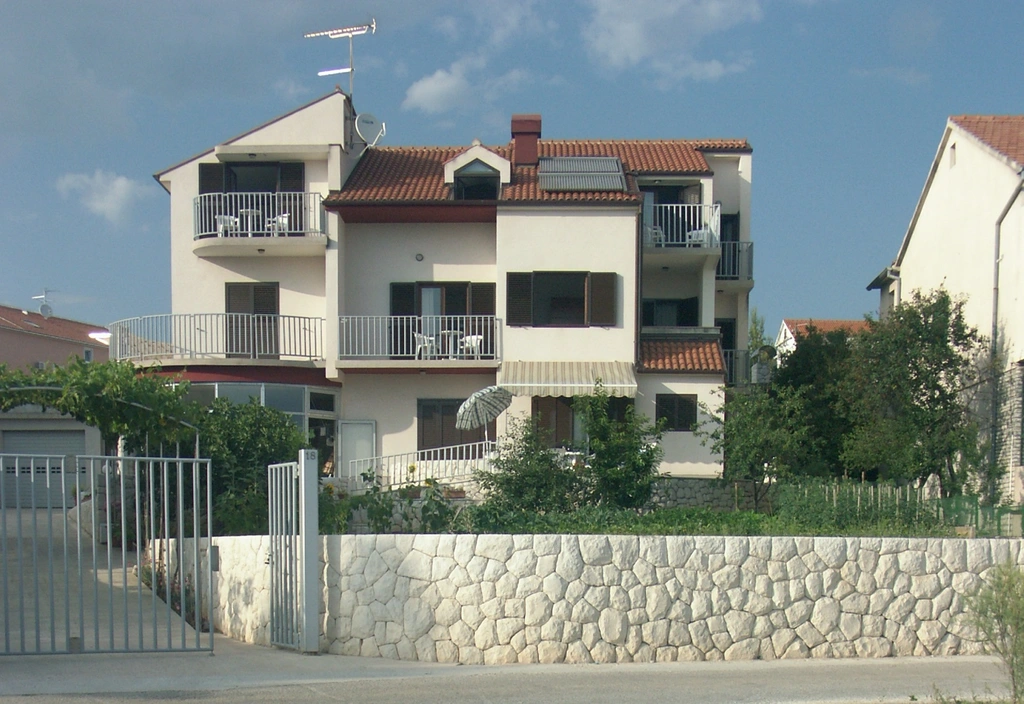 Seafront Sea-View Apartment in Šibenik for 3