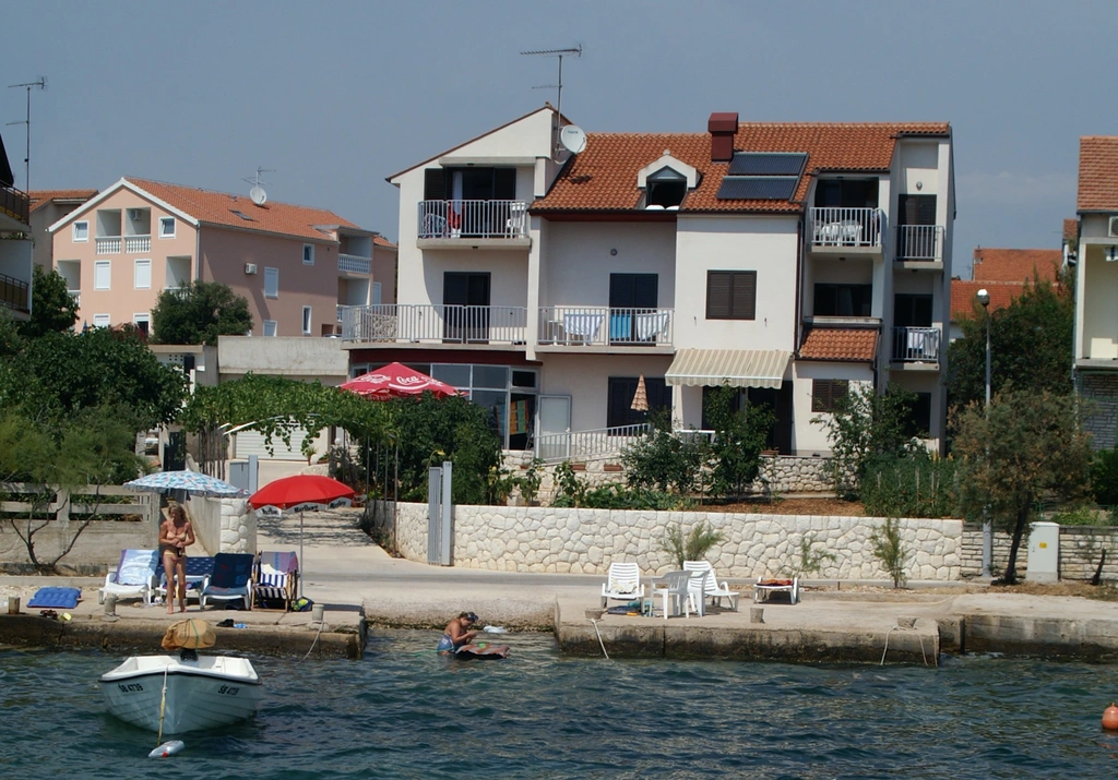 Seafront Sea-View Apartment in Šibenik for 3