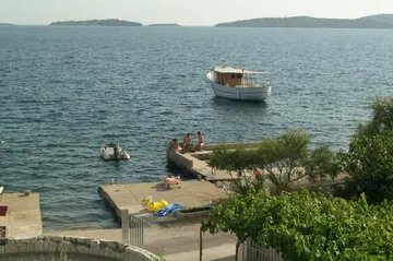 Seafront Apartment with Sea View Balcony, Šibenik