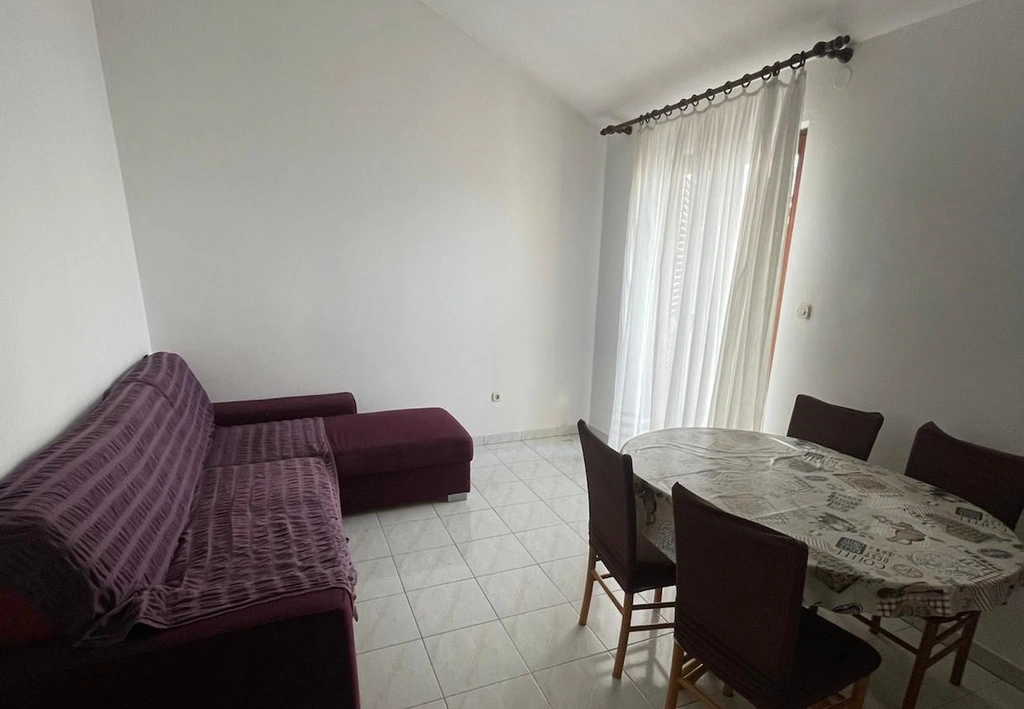 Seafront Apartment with Sea View Balcony, Šibenik