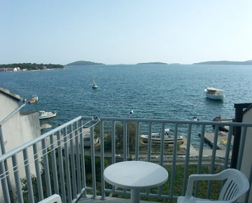 Seafront Apartment with Sea View Balcony, Šibenik
