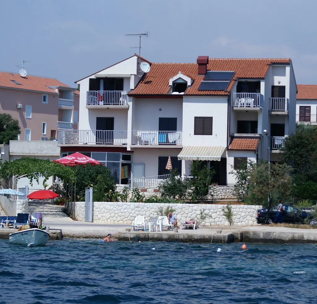 Seafront Apartment with Sea View Balcony, Šibenik