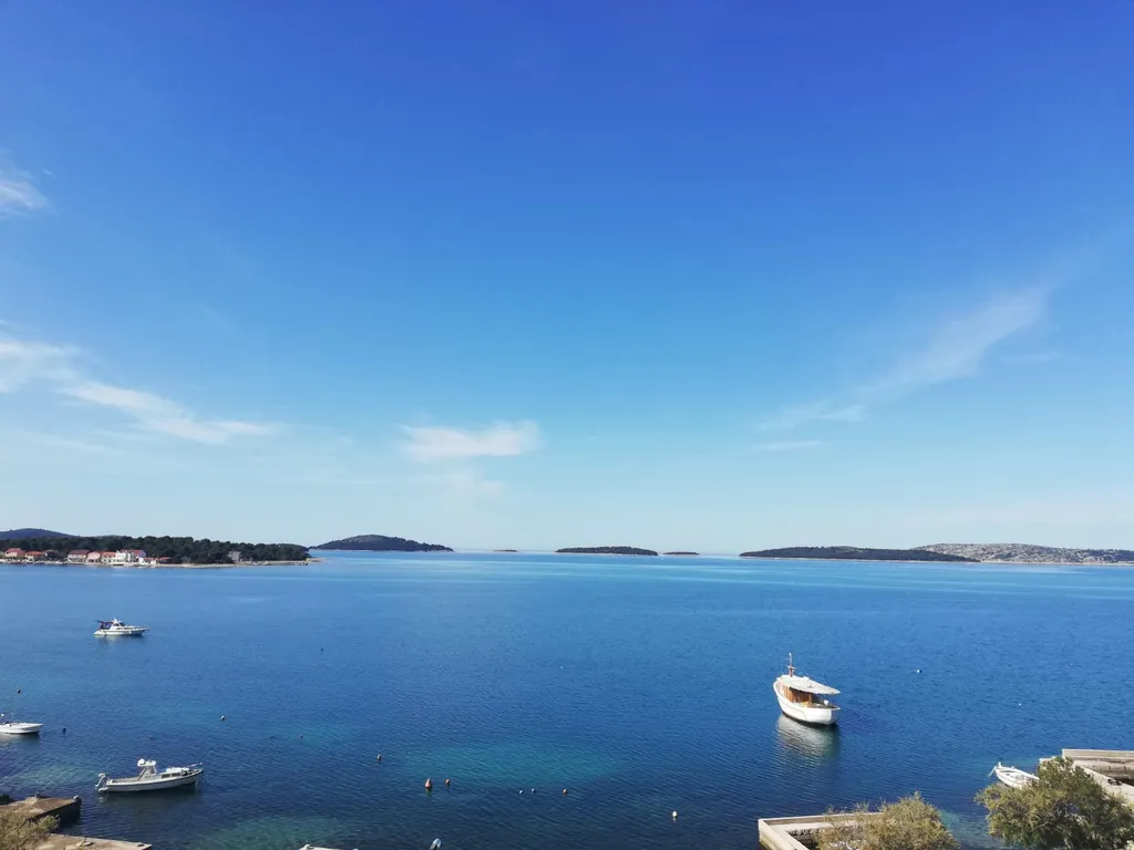 Seafront Apartment with Sea View Balcony, Šibenik