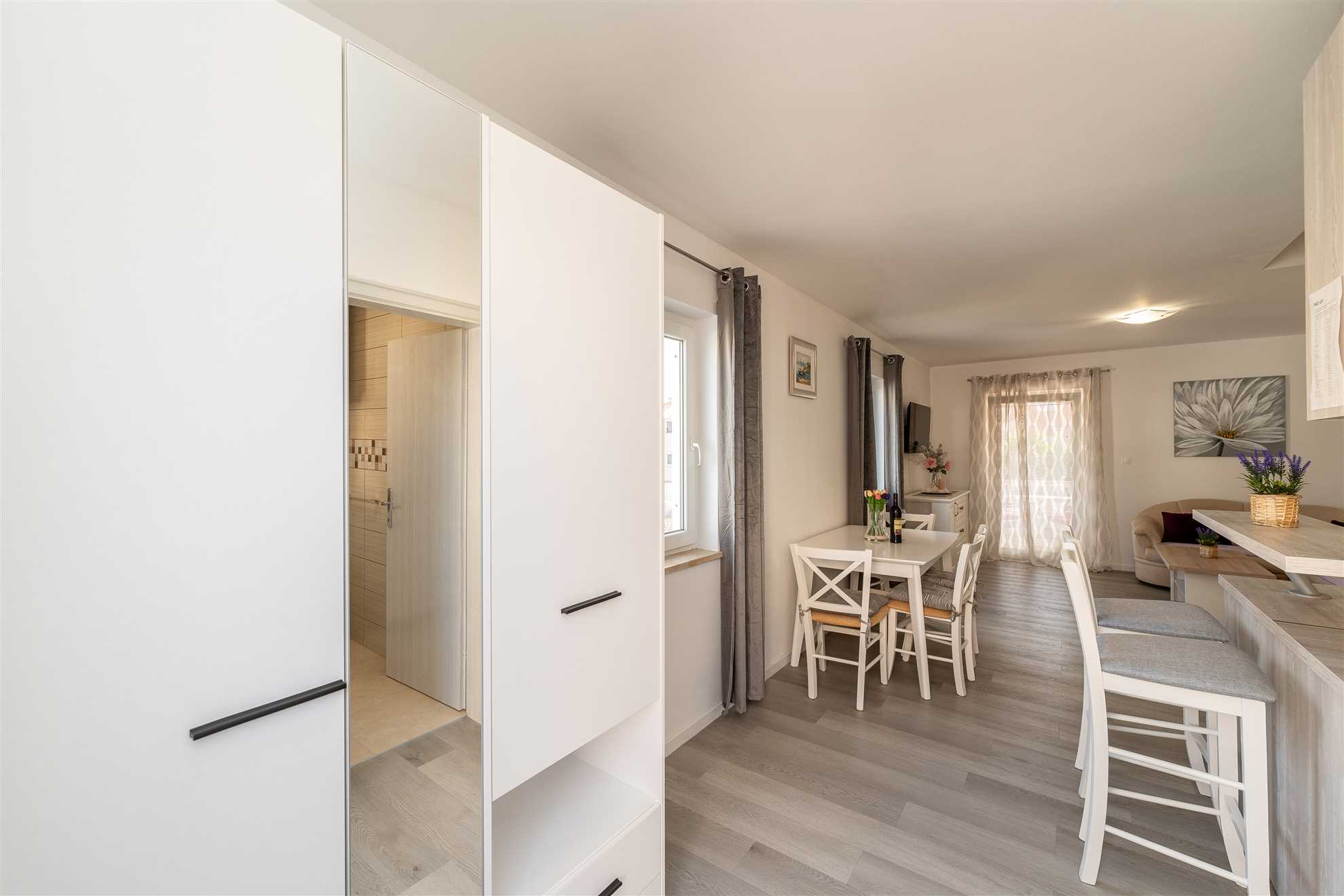 Apartment Leo with Parking, only 800m from the sea