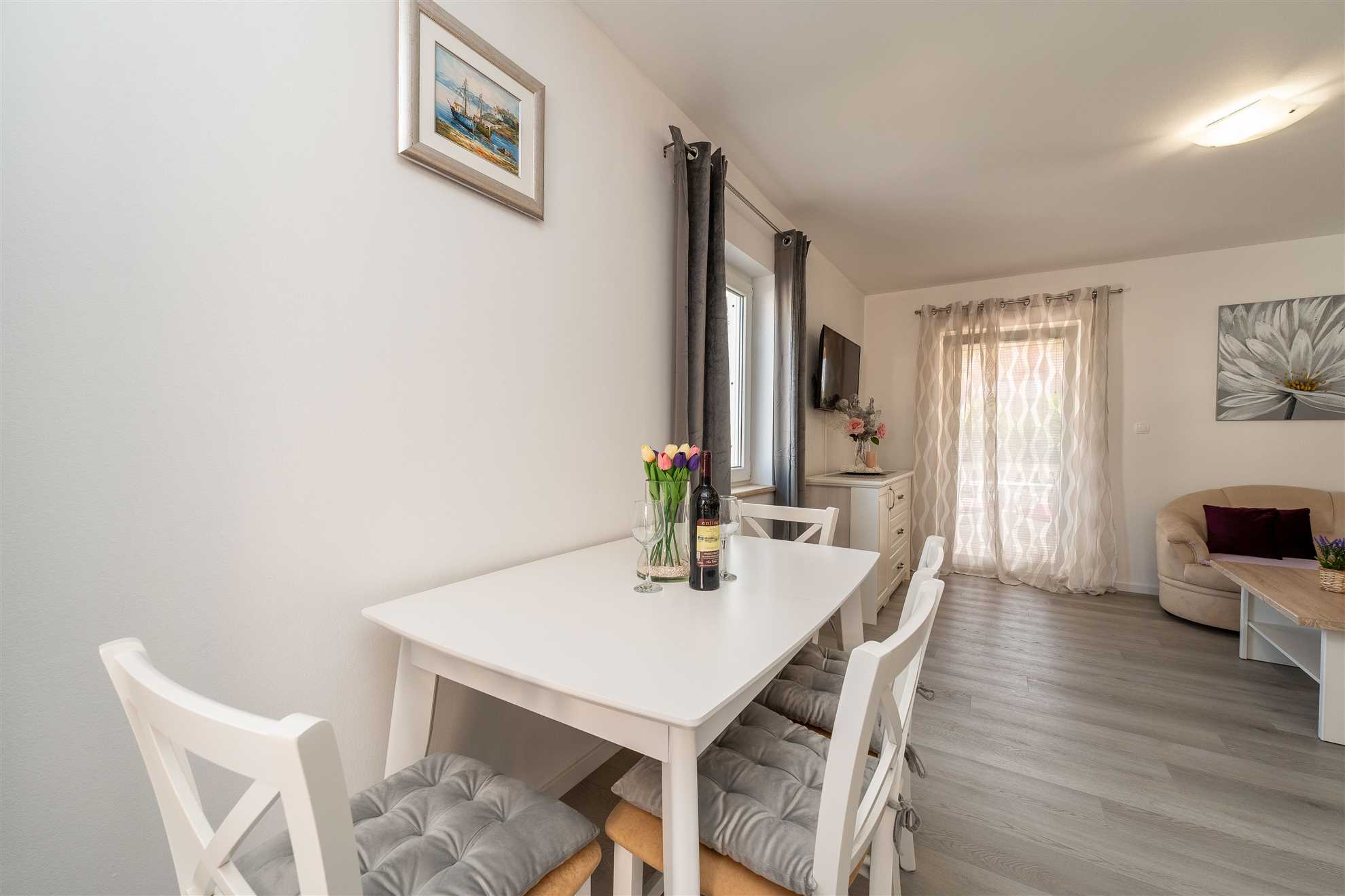 Apartment Leo with Parking, only 800m from the sea