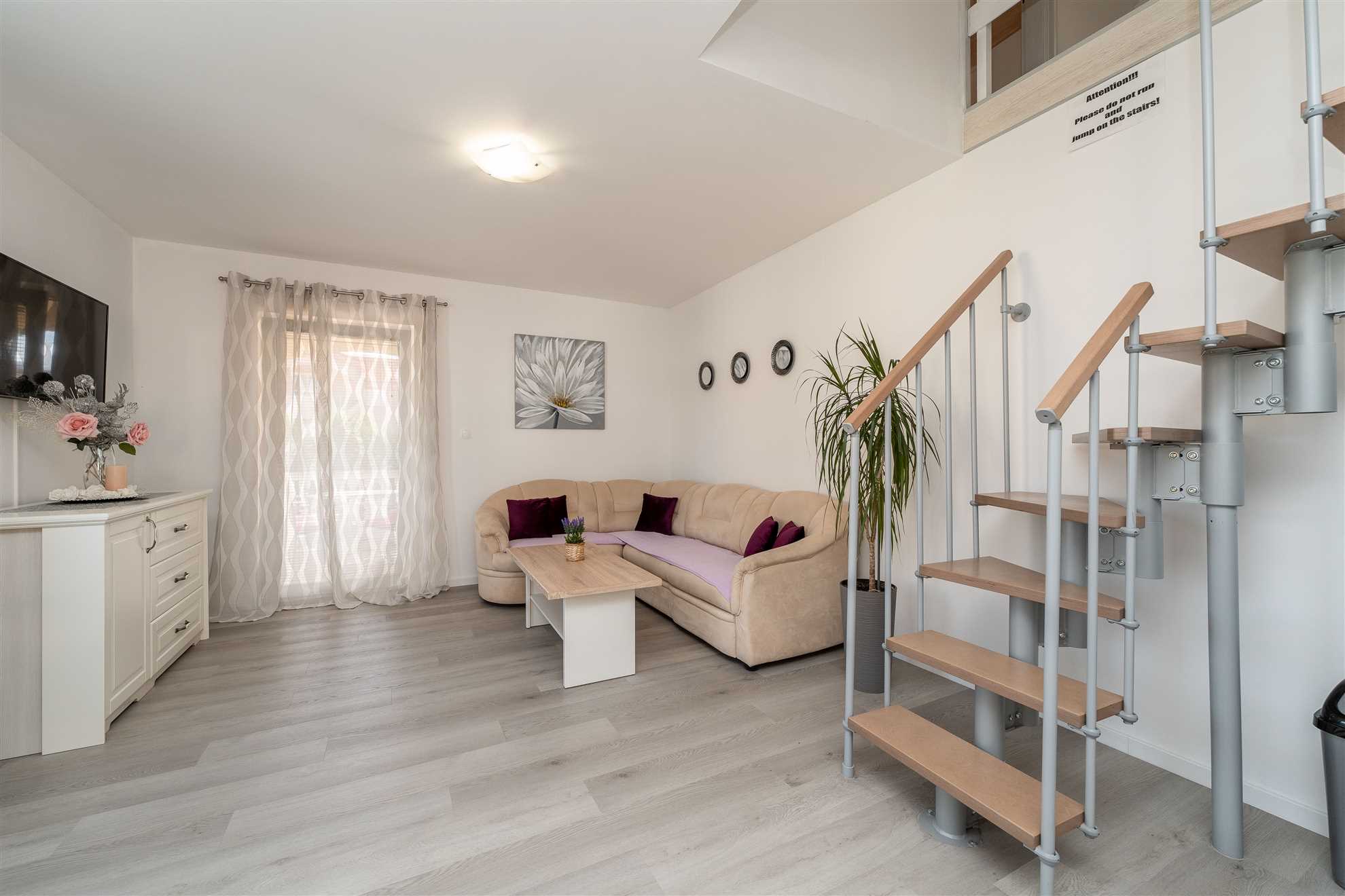 Apartment Leo with Parking, only 800m from the sea