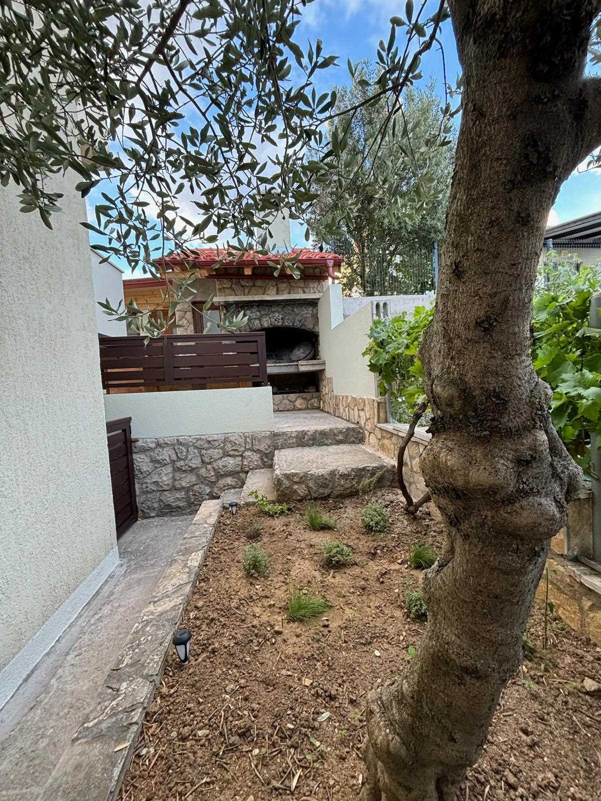 Ugodan jednosobni stan s prekrasnim pogledom na more