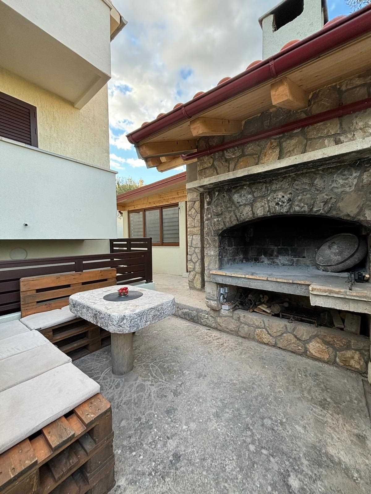 Apartman Marko sa terasom u prizemlju