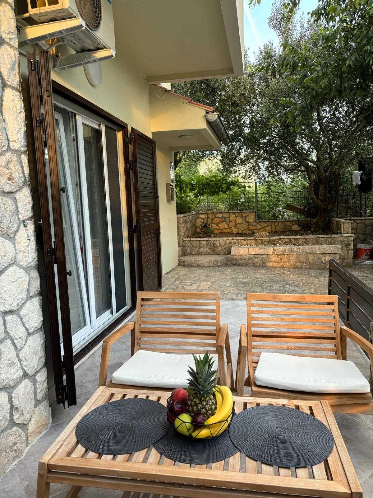 Apartman Marko sa terasom u prizemlju
