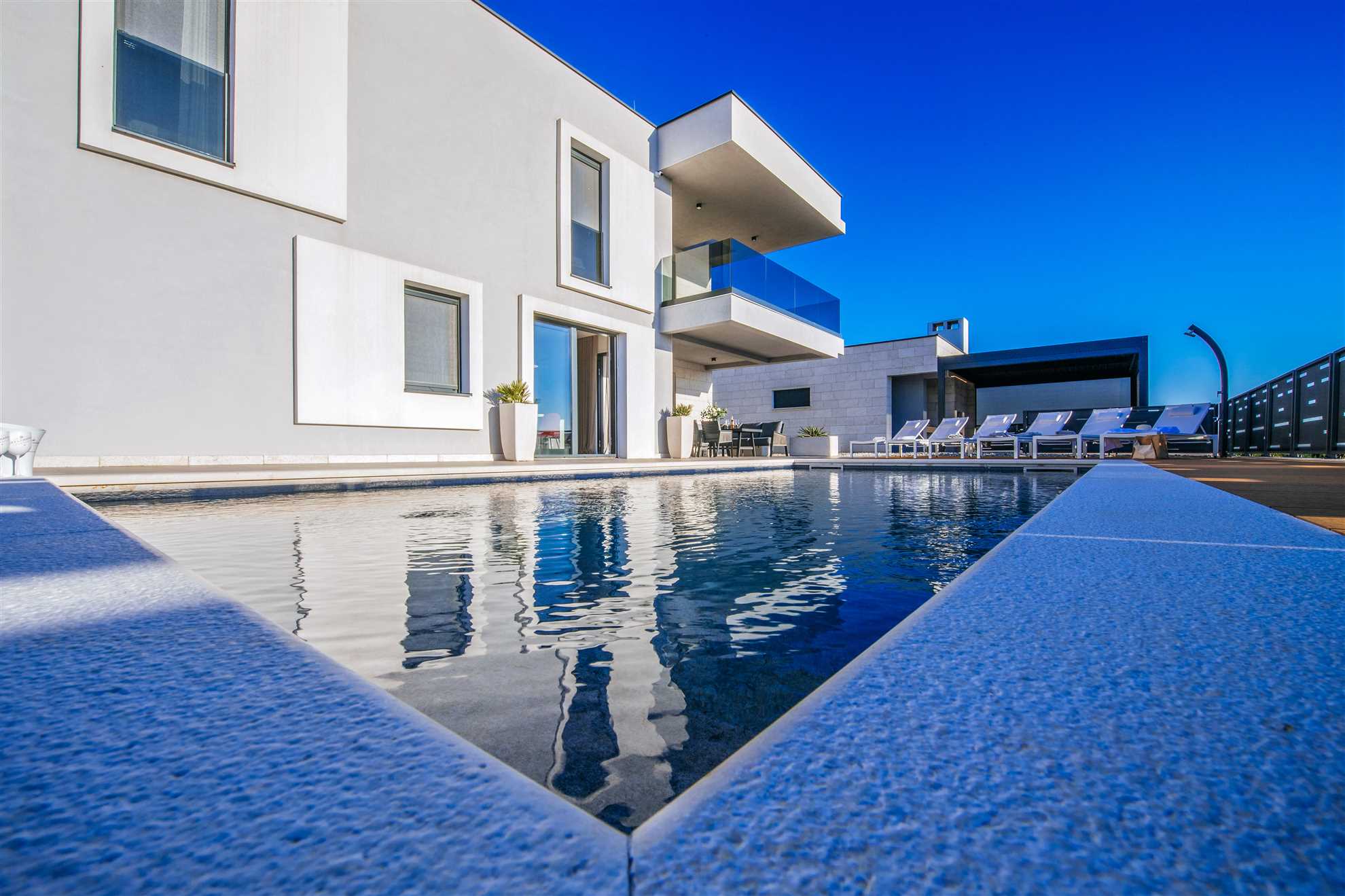 Premium, modern and luxurious Villa AMore