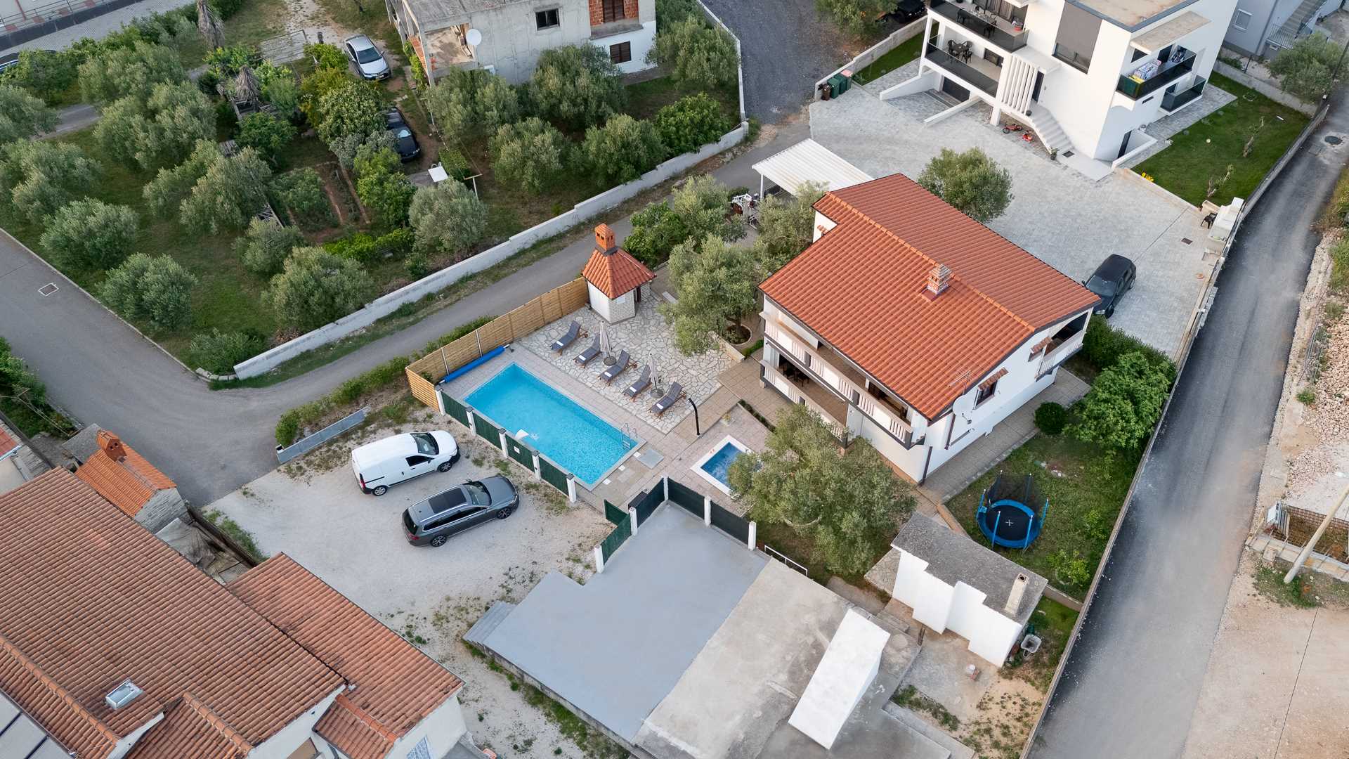 Holiday Home DaLeo with Pool and Jacuzzi