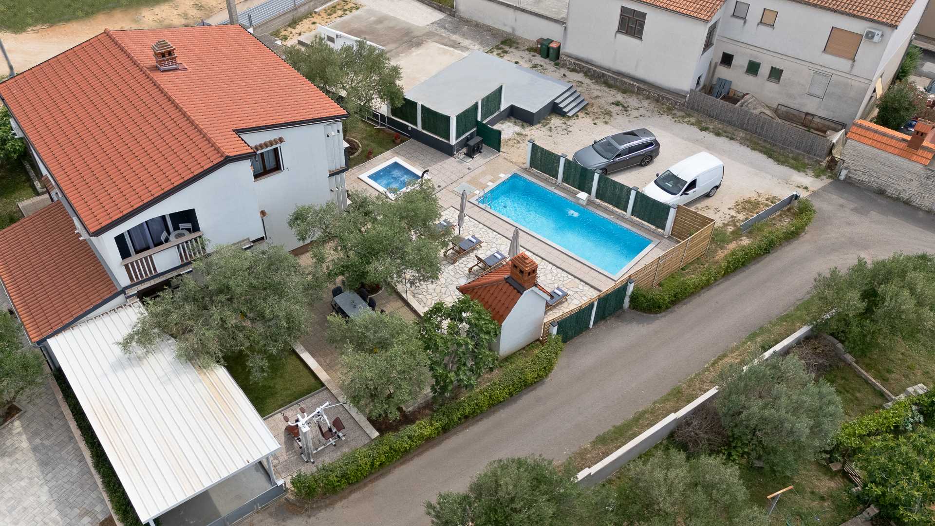 Holiday Home DaLeo with Pool and Jacuzzi