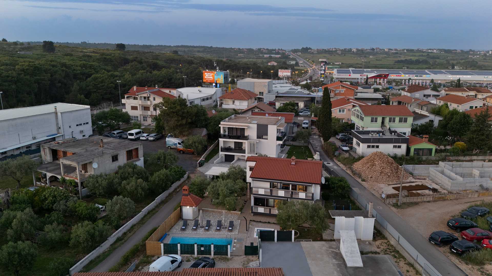 Holiday Home DaLeo with Pool and Jacuzzi