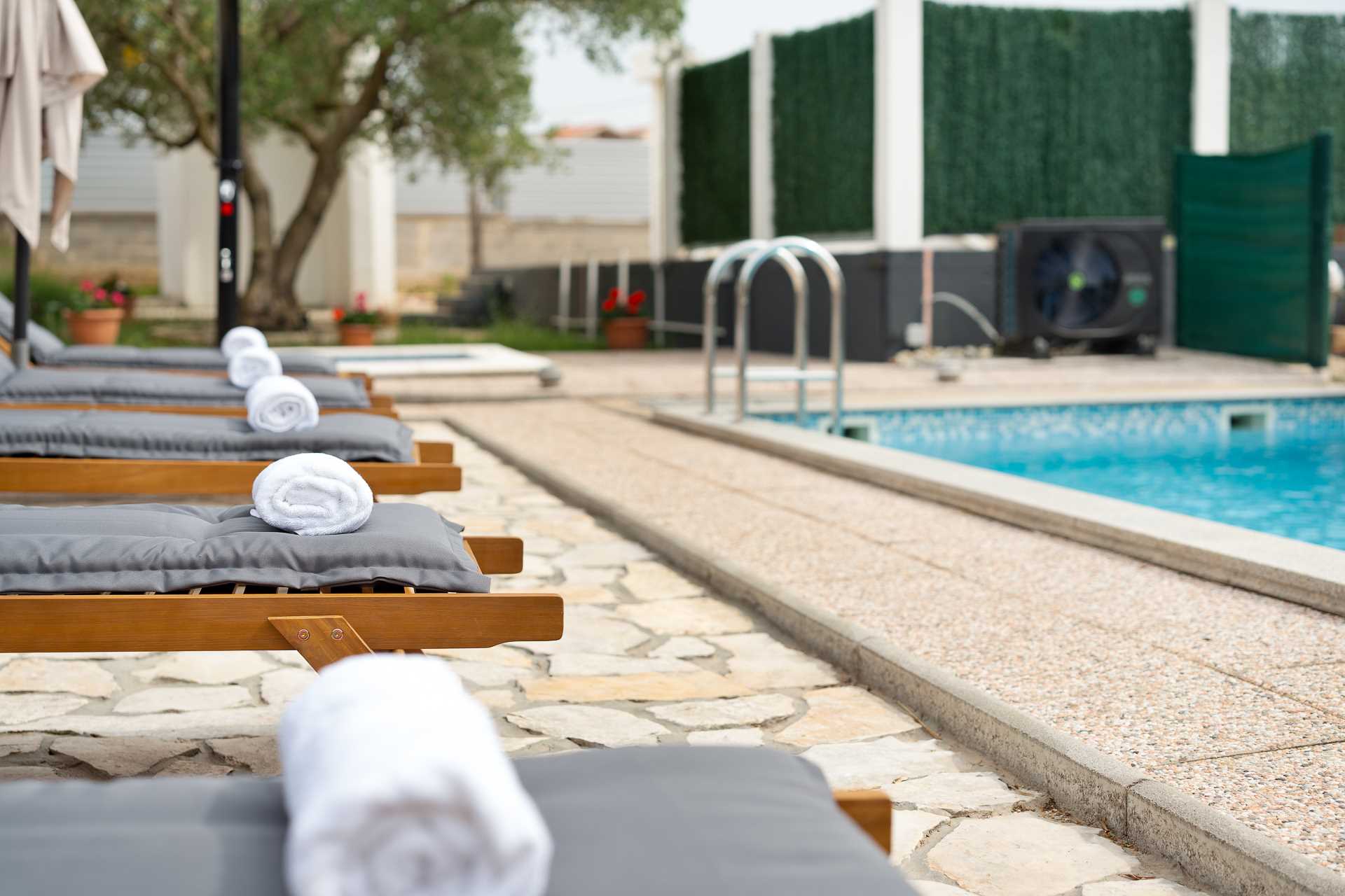 Holiday Home DaLeo with Pool and Jacuzzi