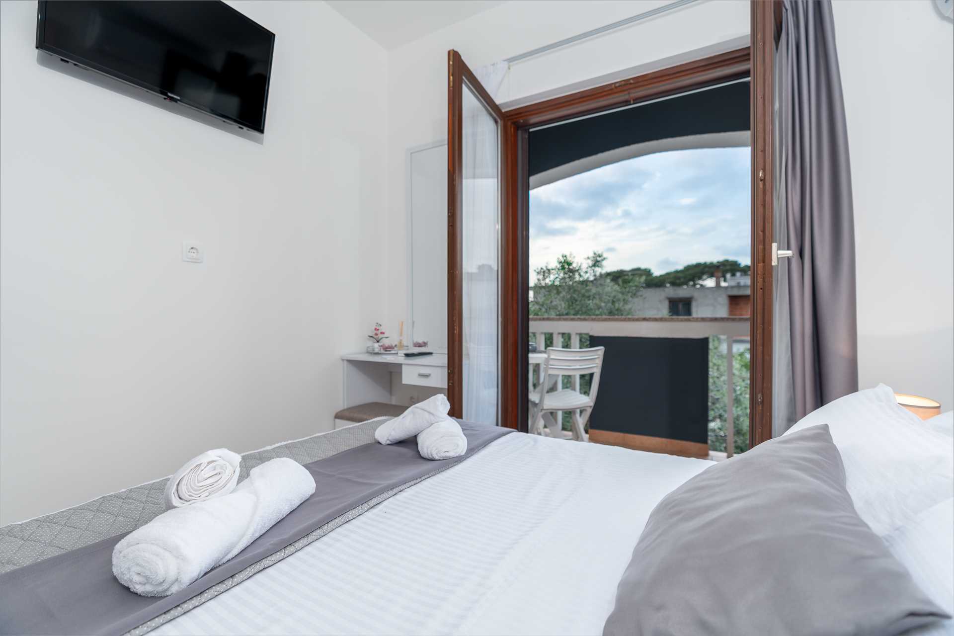 Holiday Home DaLeo with Pool and Jacuzzi
