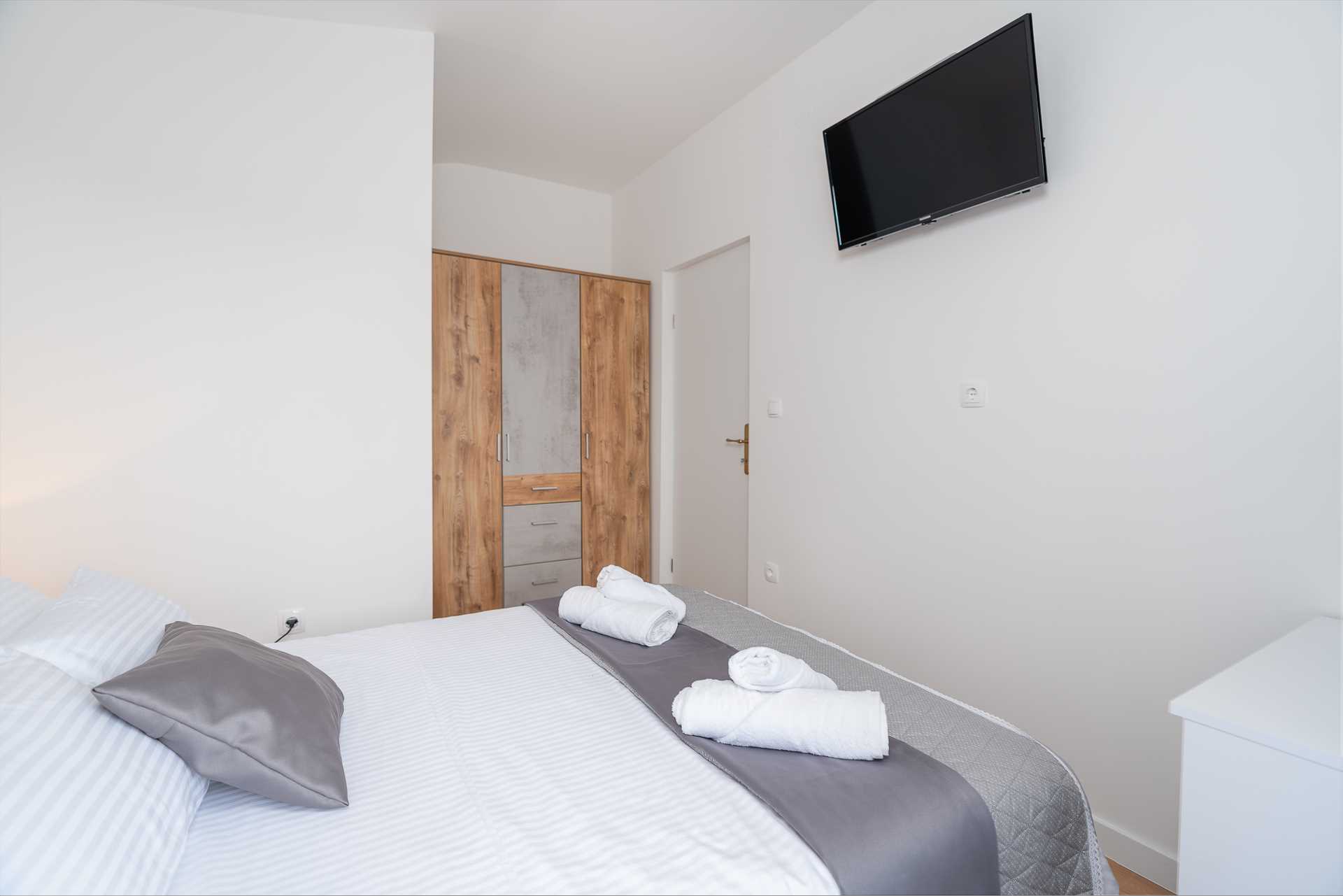 Holiday Home DaLeo with Pool and Jacuzzi