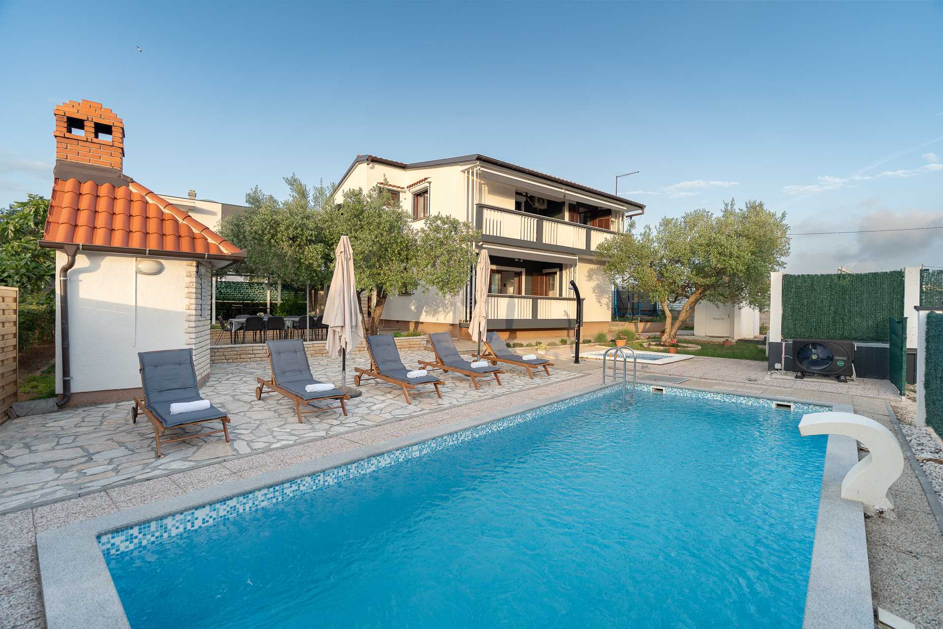 Holiday Home DaLeo with Pool and Jacuzzi