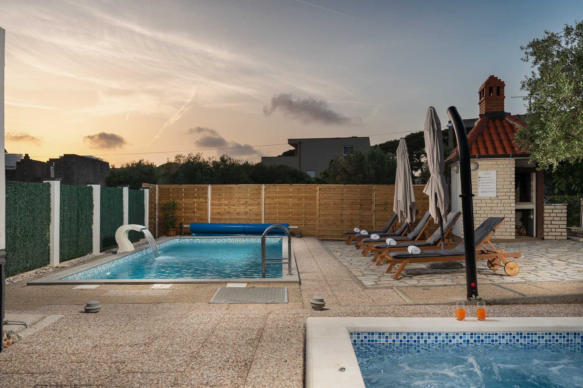Holiday Home DaLeo with Pool and Jacuzzi