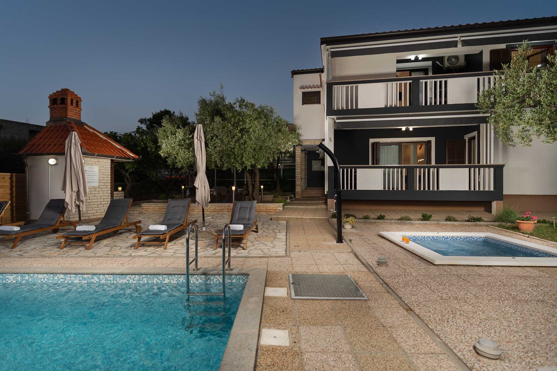 Holiday Home DaLeo with Pool and Jacuzzi