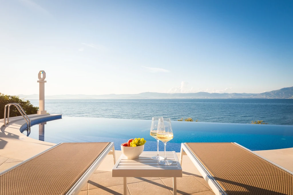 Sutivan 4-Bedroom Villa with Heated Infinity Pool