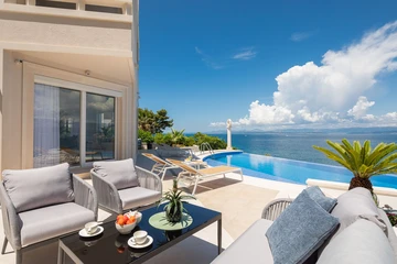 Sutivan 4-Bedroom Villa with Heated Infinity Pool