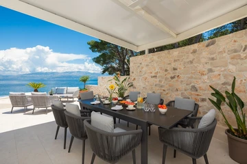 Sutivan 4-Bedroom Villa with Heated Infinity Pool