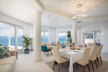 Sutivan 4-Bedroom Villa with Heated Infinity Pool