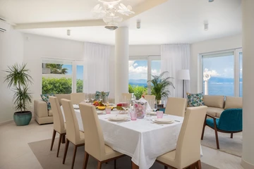 Sutivan 4-Bedroom Villa with Heated Infinity Pool