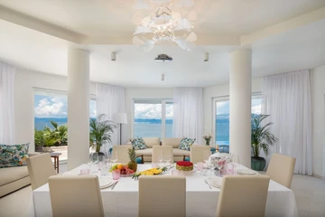 Sutivan 4-Bedroom Villa with Heated Infinity Pool