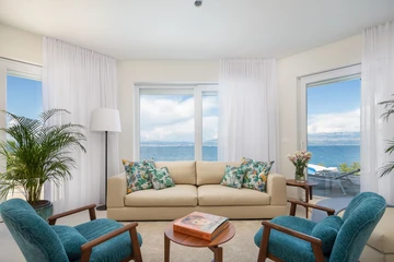 Sutivan 4-Bedroom Villa with Heated Infinity Pool