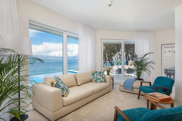 Sutivan 4-Bedroom Villa with Heated Infinity Pool