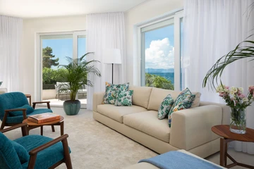 Sutivan 4-Bedroom Villa with Heated Infinity Pool