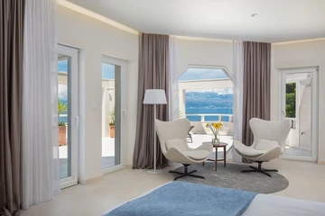 Sutivan 4-Bedroom Villa with Heated Infinity Pool