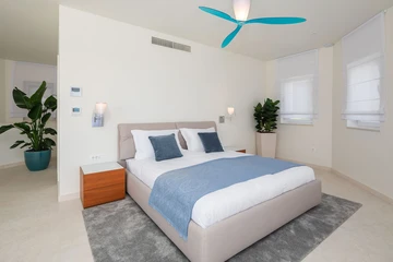 Sutivan 4-Bedroom Villa with Heated Infinity Pool