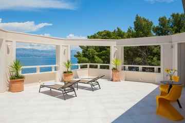 Sutivan 4-Bedroom Villa with Heated Infinity Pool