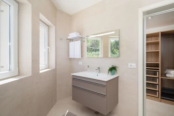 Sutivan 4-Bedroom Villa with Heated Infinity Pool