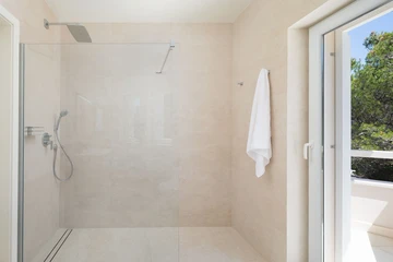 Sutivan 4-Bedroom Villa with Heated Infinity Pool