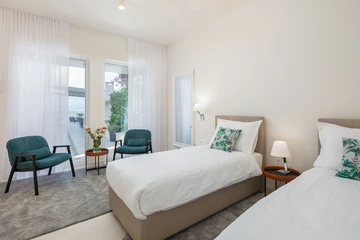 Sutivan 4-Bedroom Villa with Heated Infinity Pool