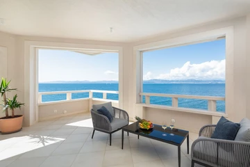 Sutivan 4-Bedroom Villa with Heated Infinity Pool