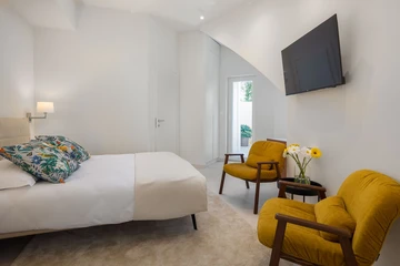 Sutivan 4-Bedroom Villa with Heated Infinity Pool