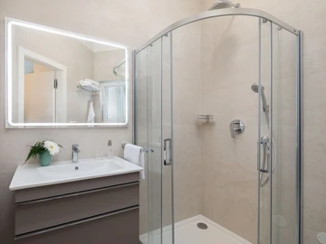 Sutivan 4-Bedroom Villa with Heated Infinity Pool