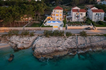 Sutivan 4-Bedroom Villa with Heated Infinity Pool