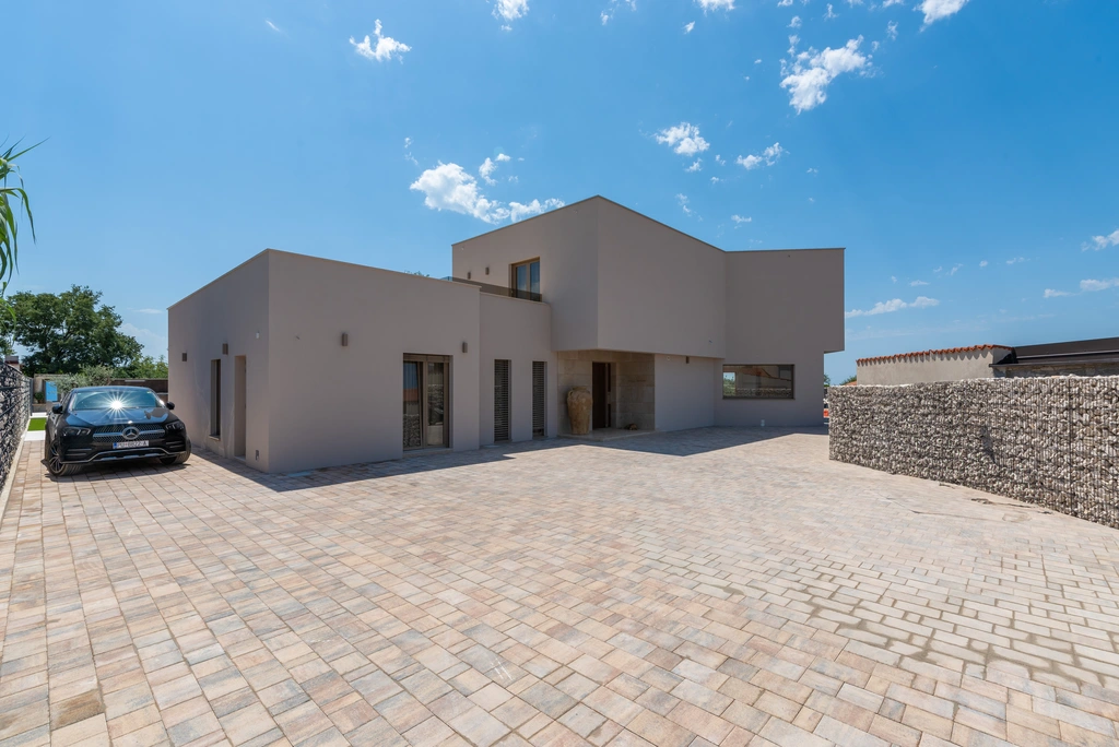 Villa in Galižana for 8 Guests with Private Pool
