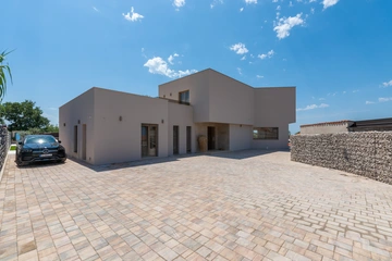 Villa in Galižana for 8 Guests with Private Pool