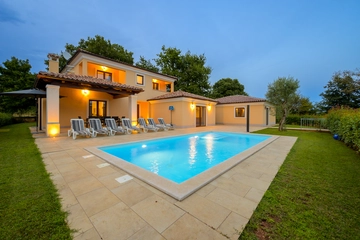 4-Bedroom Villa in Svetvinčenat for 8 Guests
